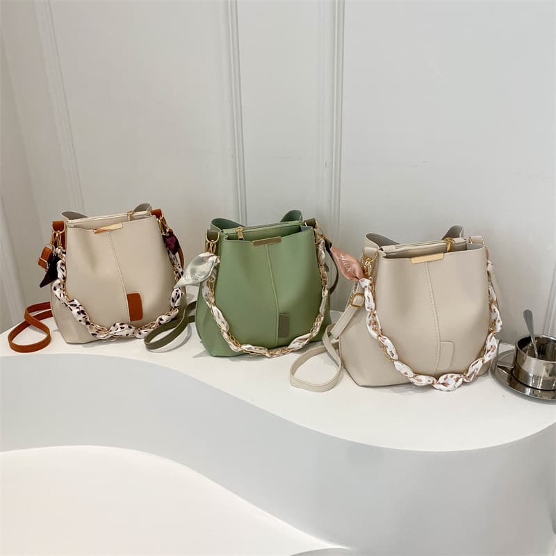 Korean Style Women's Bag 2024 New Fashion Shoulder Bag Textured Simple Bucket Bag Casual Driver Bag Chain Crossbody Bag