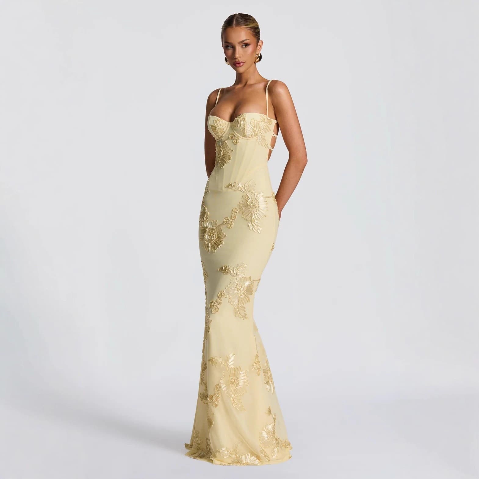 2026 French Solid Color Camisole Dress with Floral Decoration, Backless Slim Fit Long Dress, High-End Banquet Evening Gown Wholesale