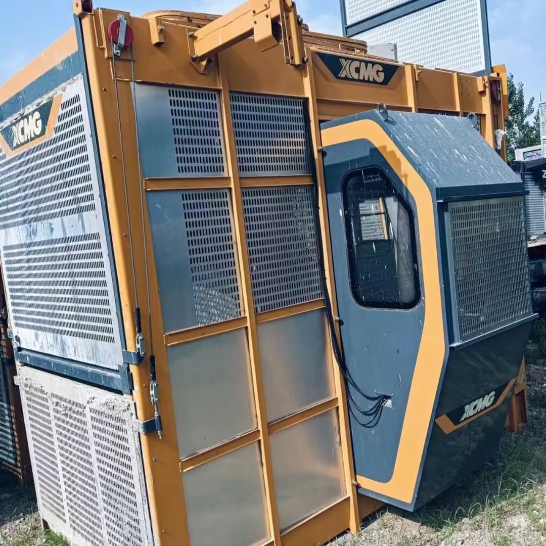 Used construction elevators, 2-ton capacity, from 2020, 2021, and 2022, Xugong brand SC200 double-cage hoists for construction sites.