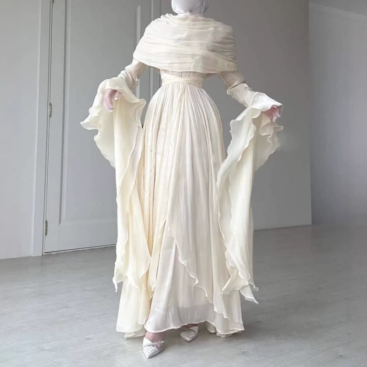 Cross-border European and American foreign trade women's clothing 2026 new summer round neck romantic and elegant wide bell sleeves and waisted retro dress