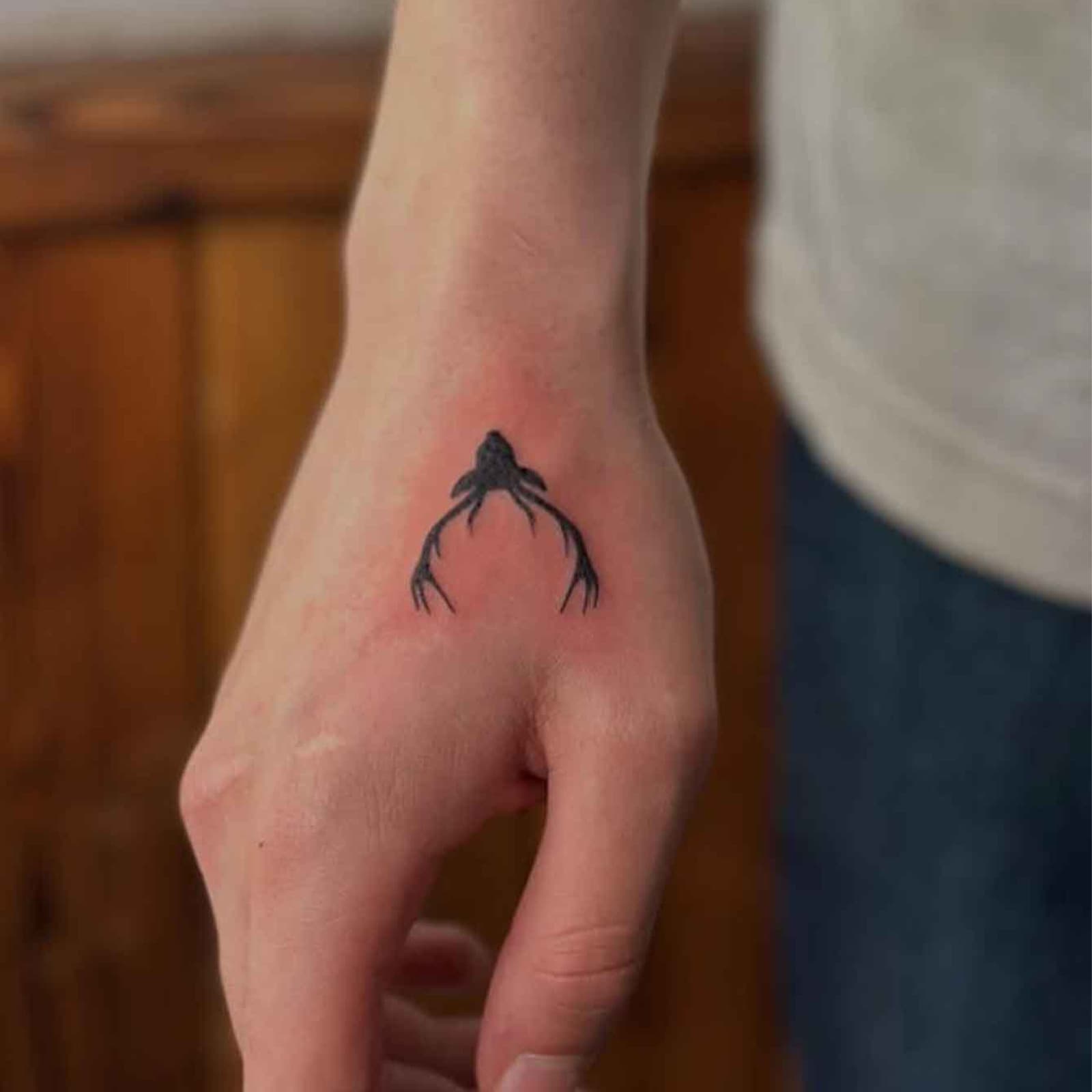 Cross-Border New Domineering Antler Hand Tattoo Stickers High-End Niche Simple Personalized Men's Tattoo Stickers