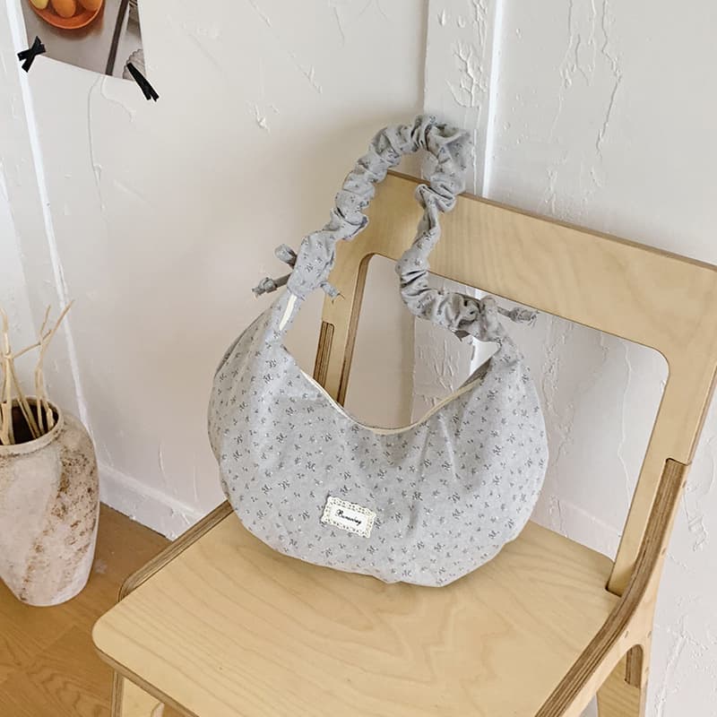 2026 summer new floral Korean style niche fashion sweet and stylish Korean style one-shoulder cross-body cloud dumpling bag for women