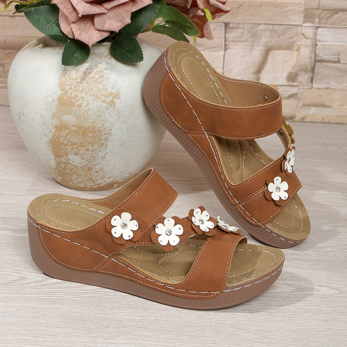 2026 Summer New Women's Wedge Heel Thick Sole Sandals Cross-Border Large Size Peep-Toe Beach Women's Sandals with Flower Decoration