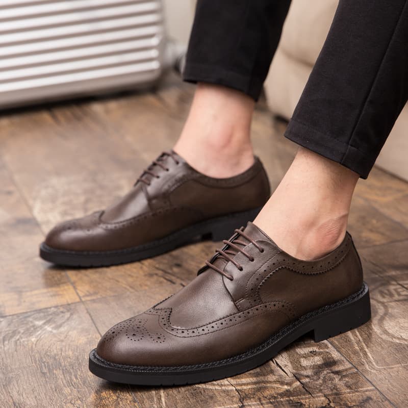 Men's Brogue Shoes Autumn Leather Shoes British Style Low Top Breathable Rubber Sole Fashionable Youth Footwear for Export