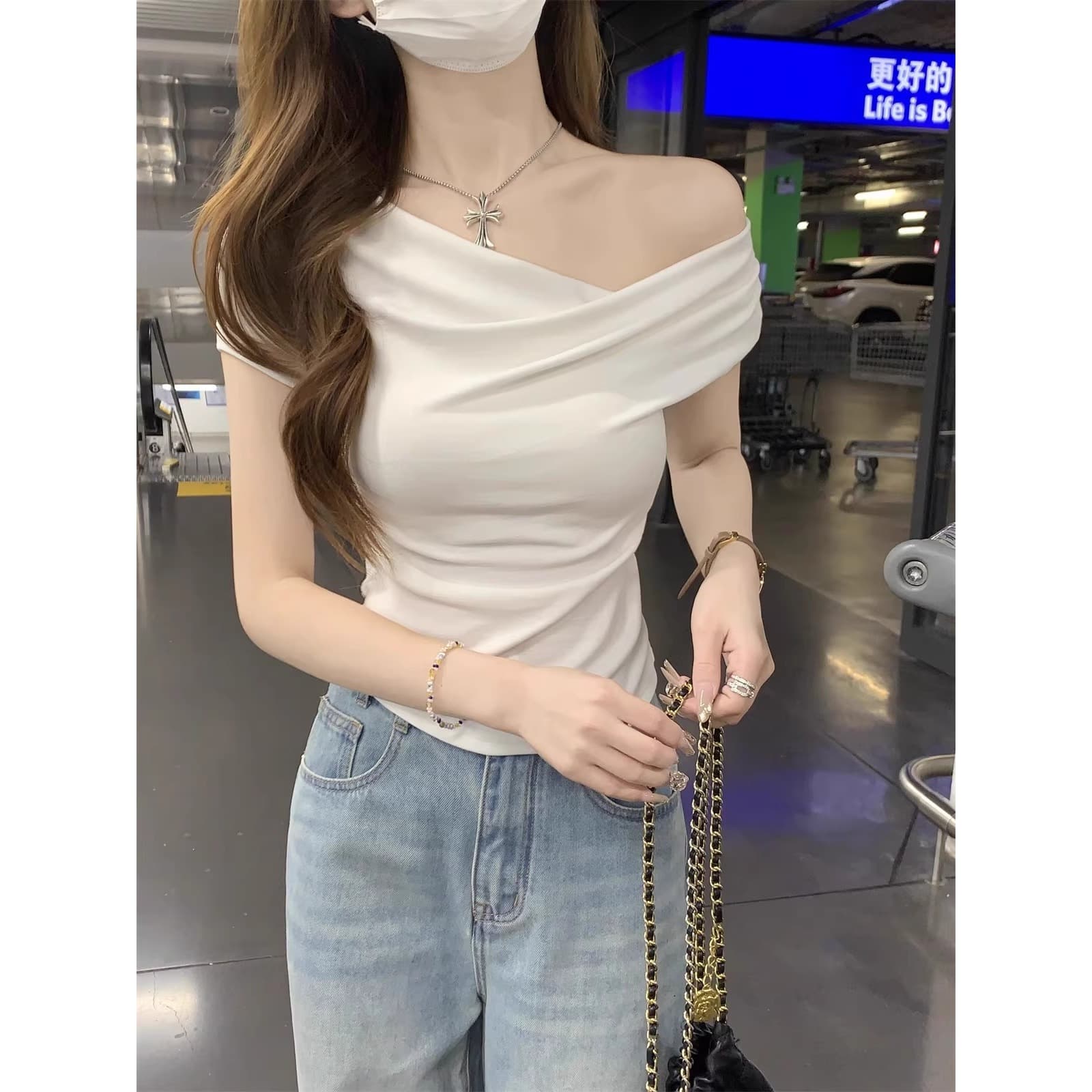 Sweet and Spicy Sexy Ins Dropped Neck Off-Shoulder Short Sleeve T-Shirt for Women 2026 Summer Cropped One-Shoulder High-End Base Top