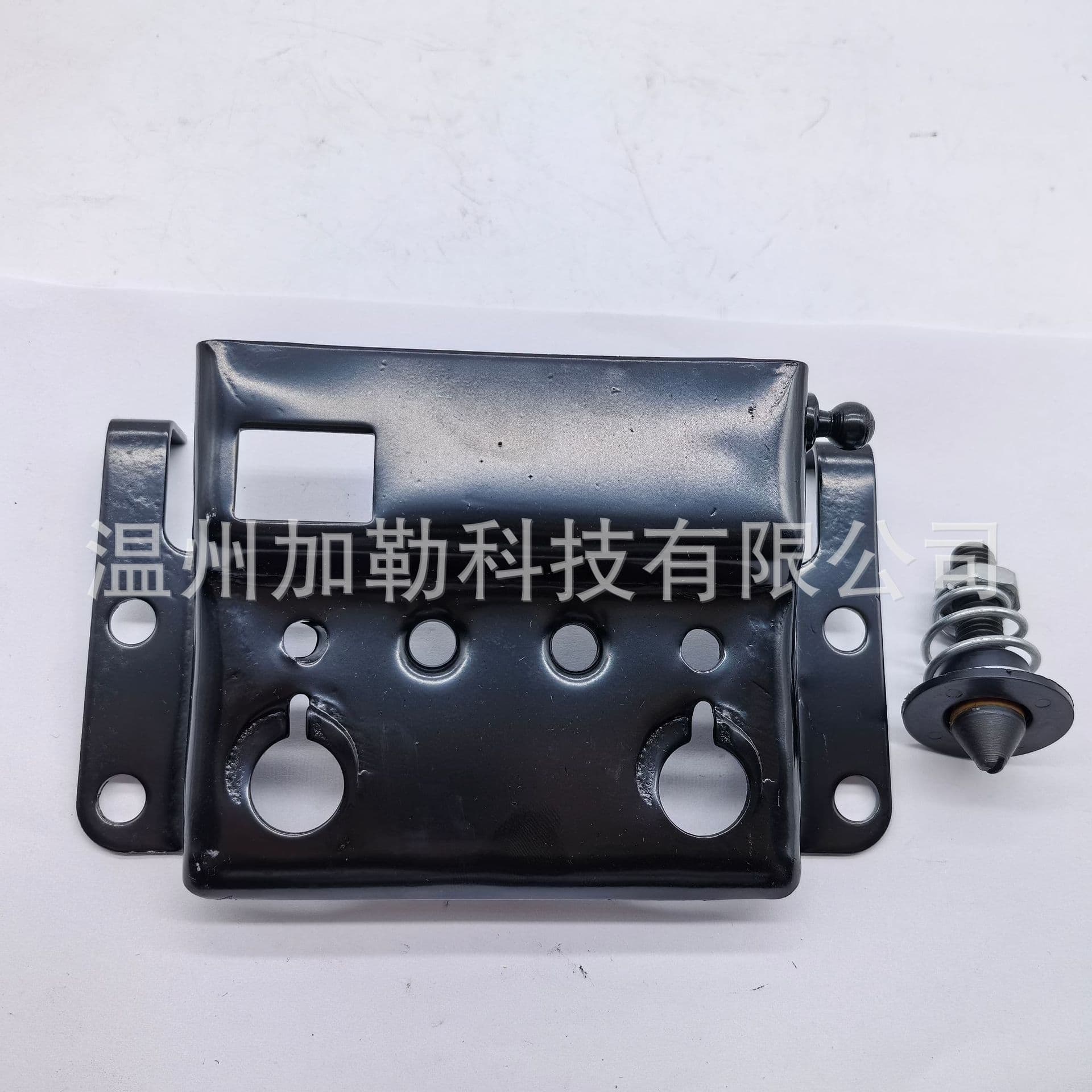 Suitable for Mercedes-Benz truck panel lock engine cover slot parts 9437500284 9437500384