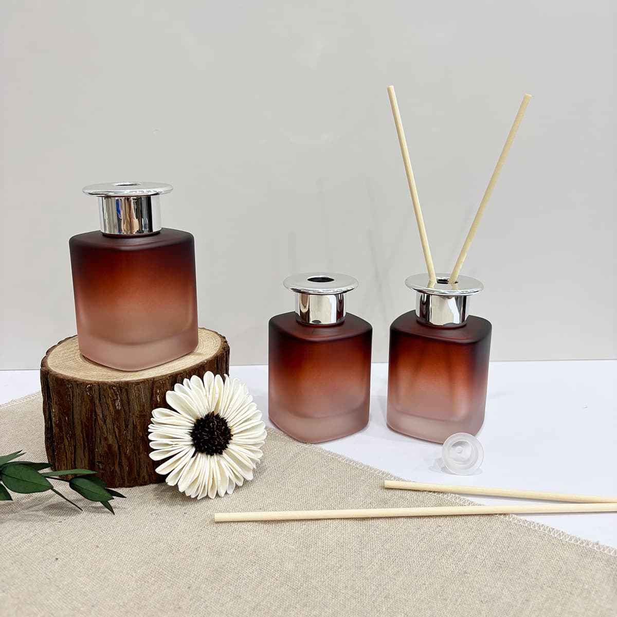 Manufacturer wholesale 100ML matte gradient brown rounded corners square aromatherapy glass bottle rattan volatile diffuser empty bottle incense