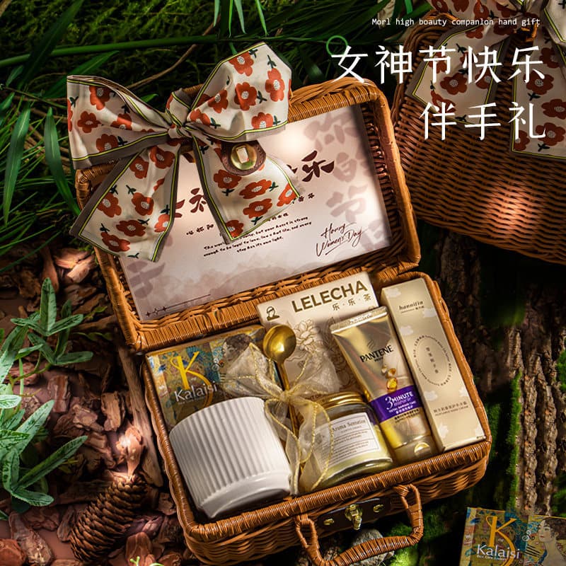 Souvenirs for female bridesmaids, high-end practical wedding niche high-end rattan baskets, light luxury gifts, bride gift boxes