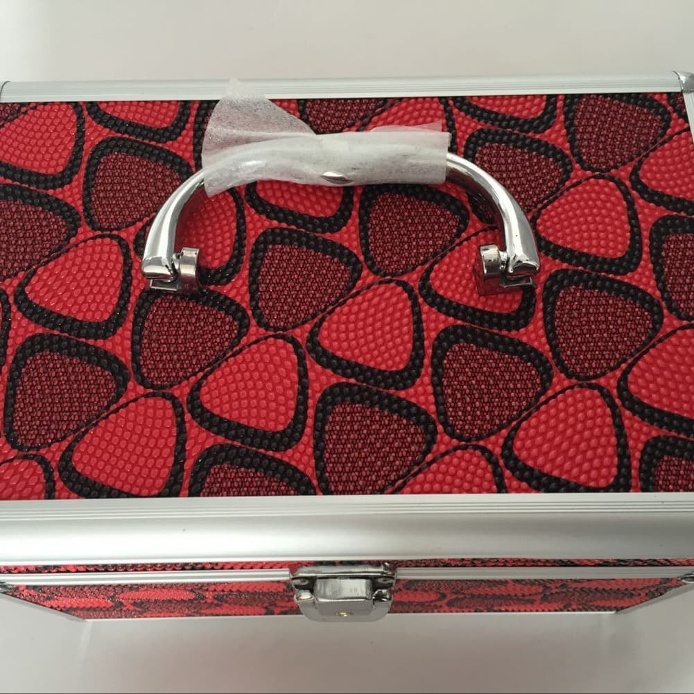 Custom-made cosmetic cases – we manufacture all kinds of aluminum cases based on your designs or samples.