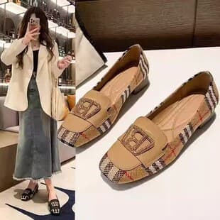 Chanel-style Plaid Two-tone High Heels for Women 2026 Autumn Summer New Metal Buckle Fashionable Versatile Chunky Heel Shallow Mouth Pumps