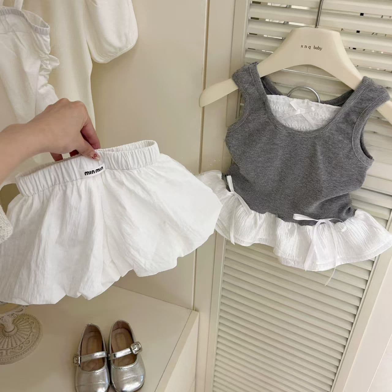 Children's clothing girls suit 2025 summer new children's lace splicing vest flower bud shorts two-piece set sweet and trendy