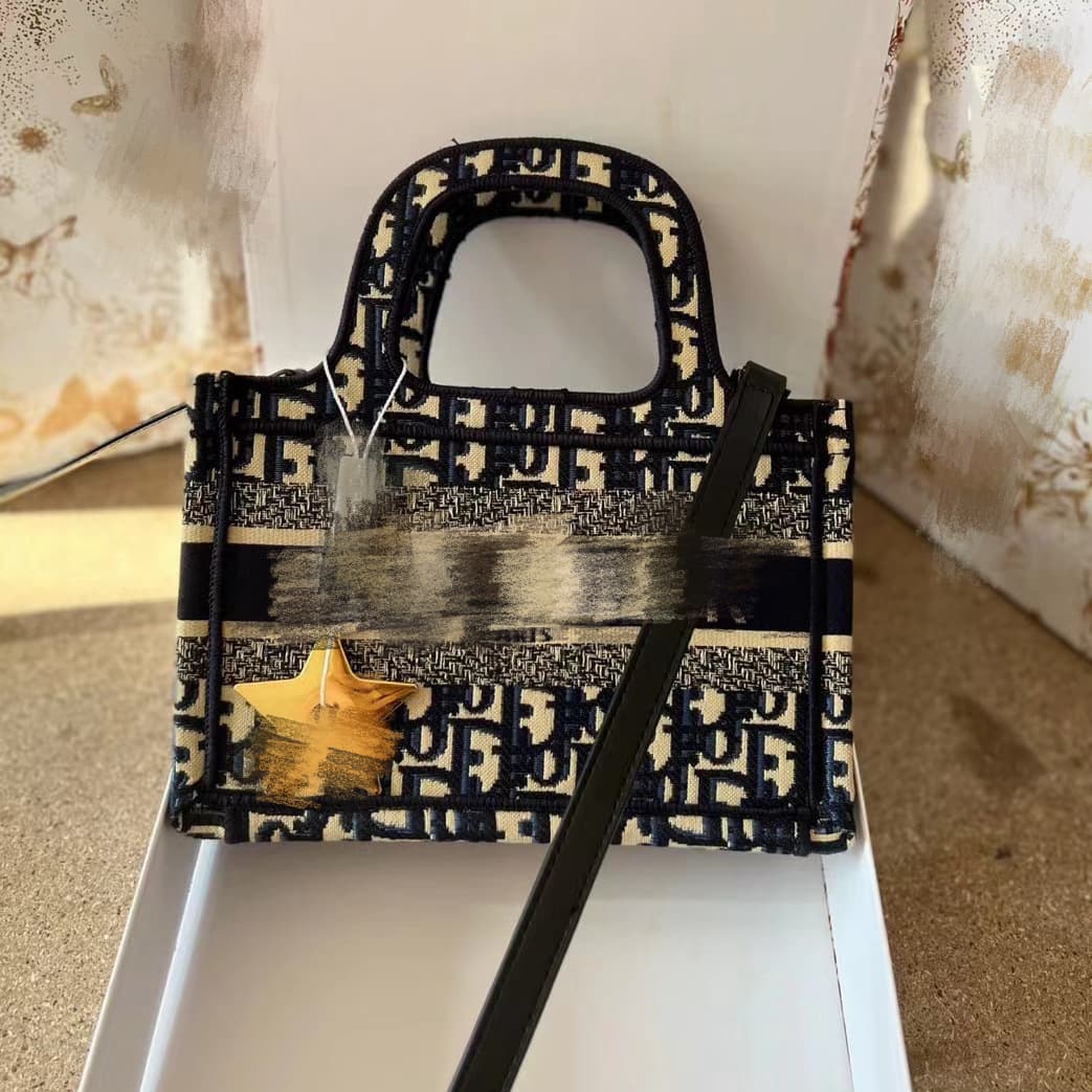 2025 New Style Shopping Bag Fashion Versatile Handbag Hot Letter Shoulder Tote Bag Large Capacity Retro Floral