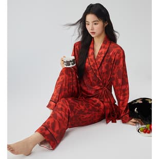 Jiangnanhe 25 Spring New Ice Silk Pajamas Women Shawl Collar Red Homewear Women's Wear Out Summer Cross-Border