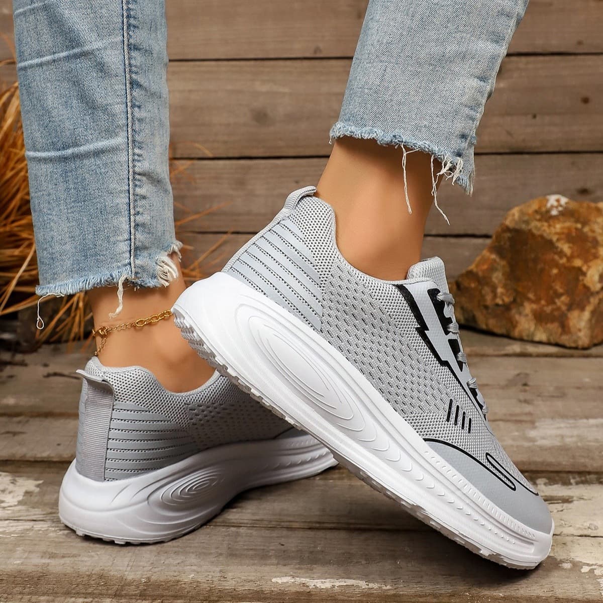 2026 New Cross-Border Large Size Flyknit Mesh Travel Shoes Women's Casual Shoes Export Large Size Sports Shoes