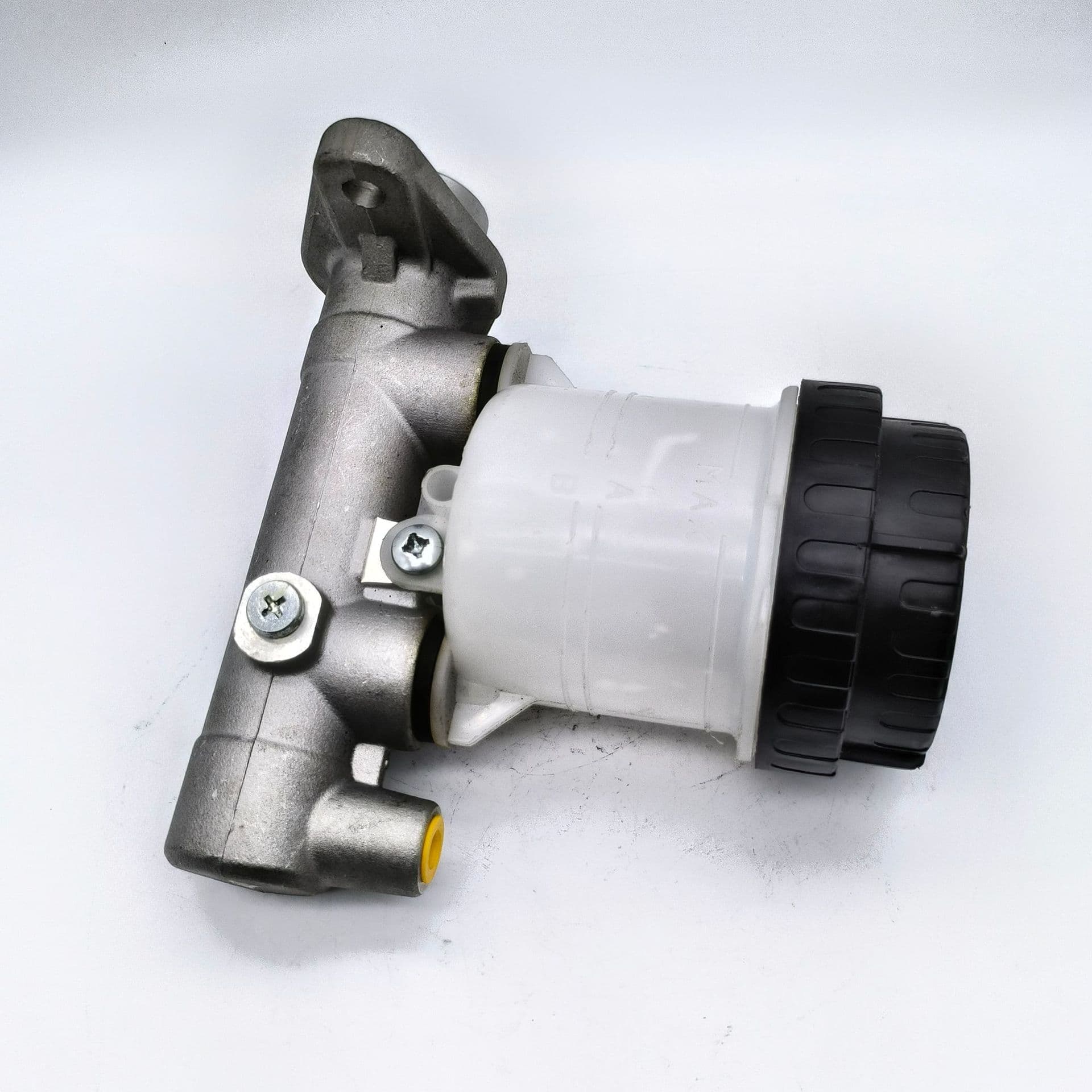 MB316897 MB277337 Brake Master Cylinder Suitable for Mitsubishi Pajero L200 (L047 K14T)