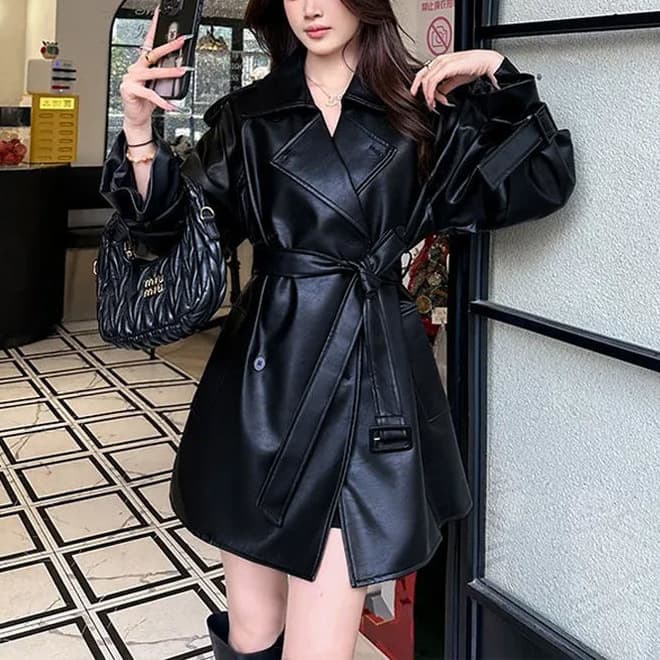 High-end leather jacket for women, mid-length, 2026 spring and autumn new Korean version, waist slimming, popular motorcycle jacket trend