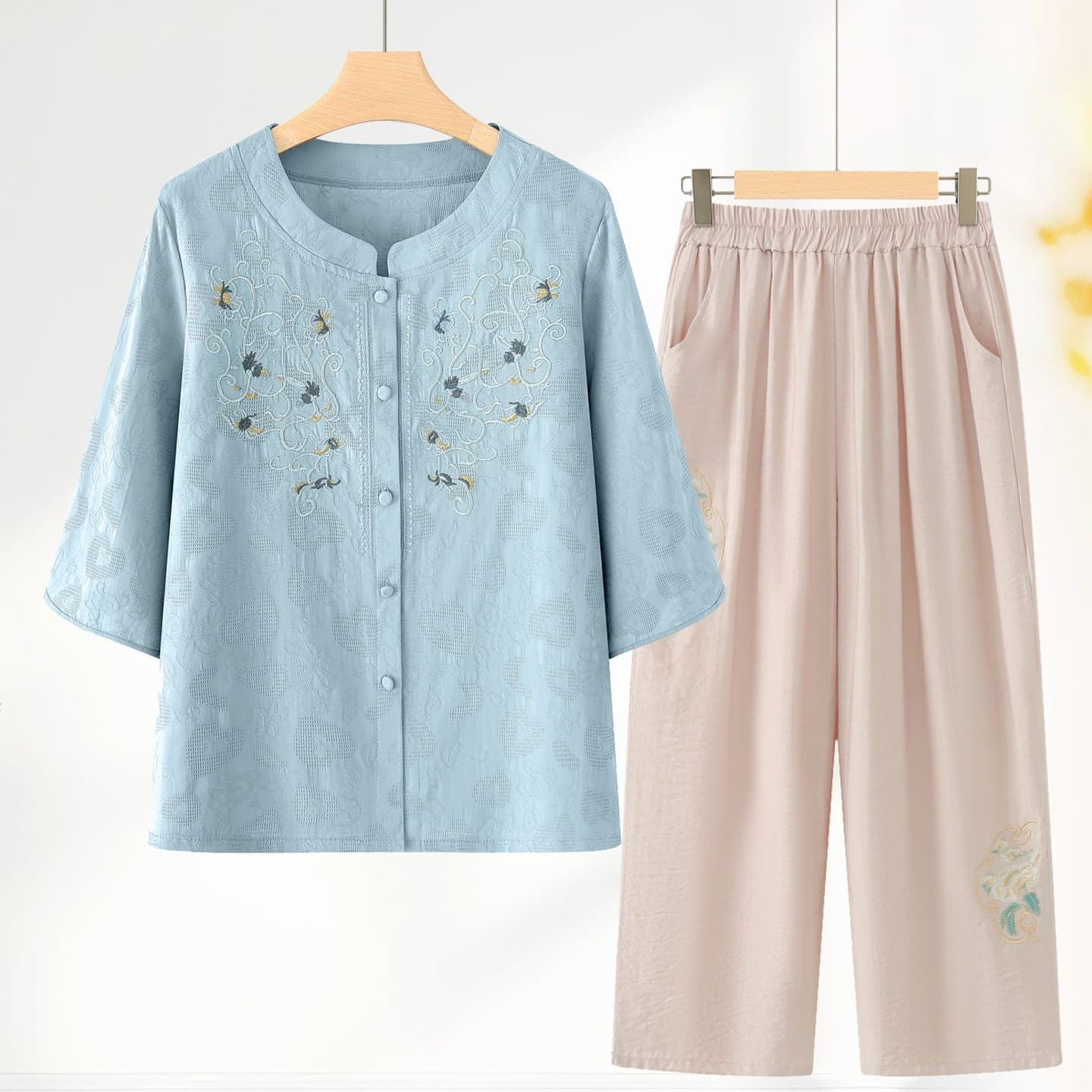 Elderly new Chinese style short-sleeved grandma cotton and linen suit summer loose mom shirt old lady clothes
