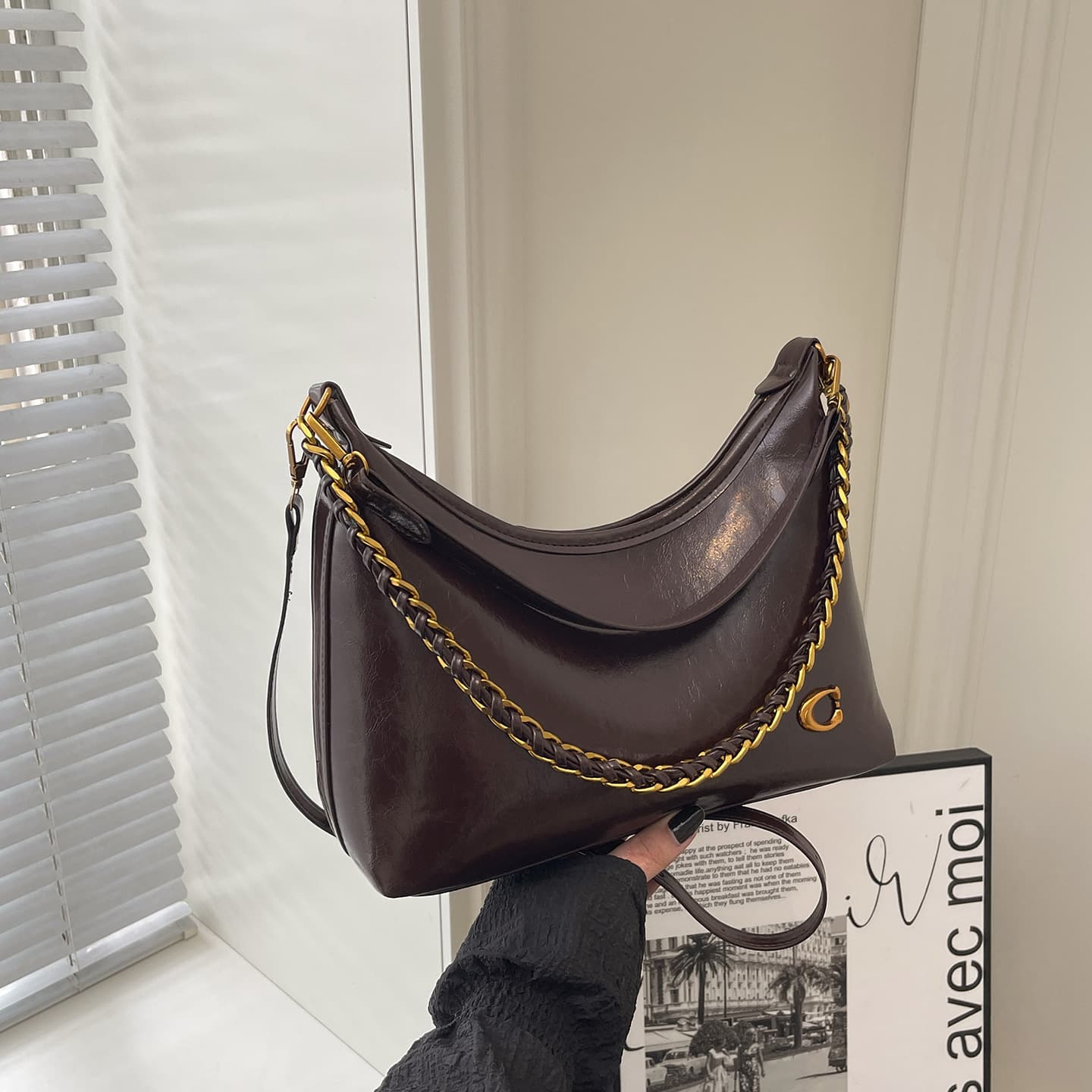 Simple retro tote bag autumn and winter women's 2026 new high-end armpit Koujia presbyopic shoulder crossbody bag