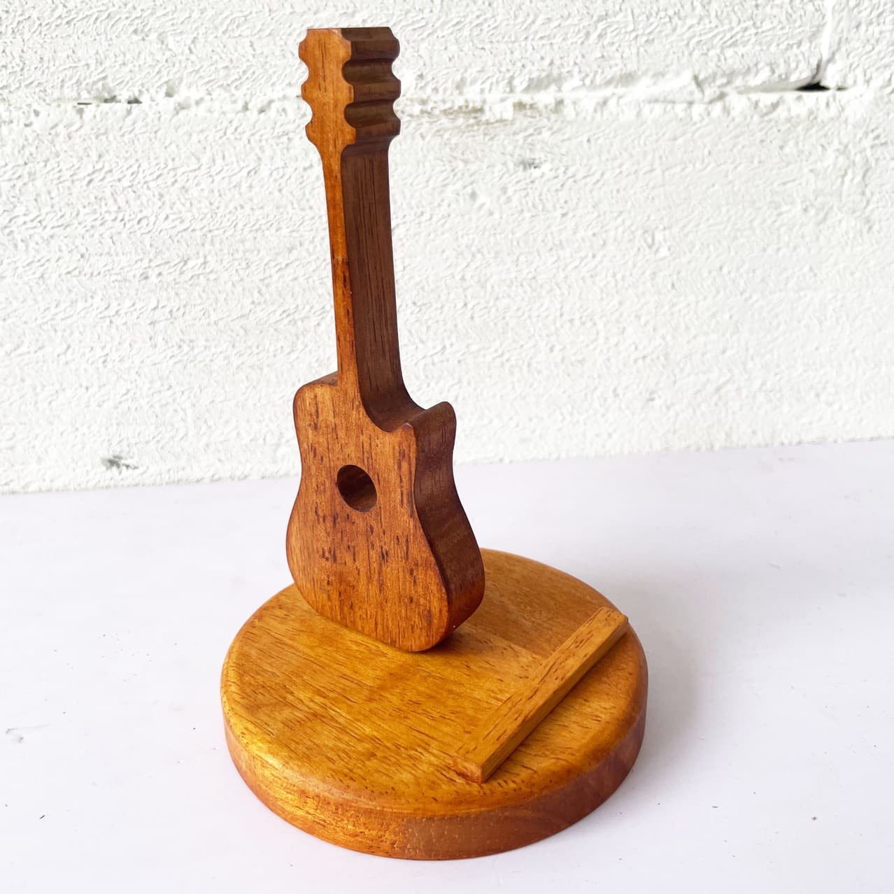 Wholesale High-Quality Personalized Wooden Violin Phone Stand for Office Desk Decoration