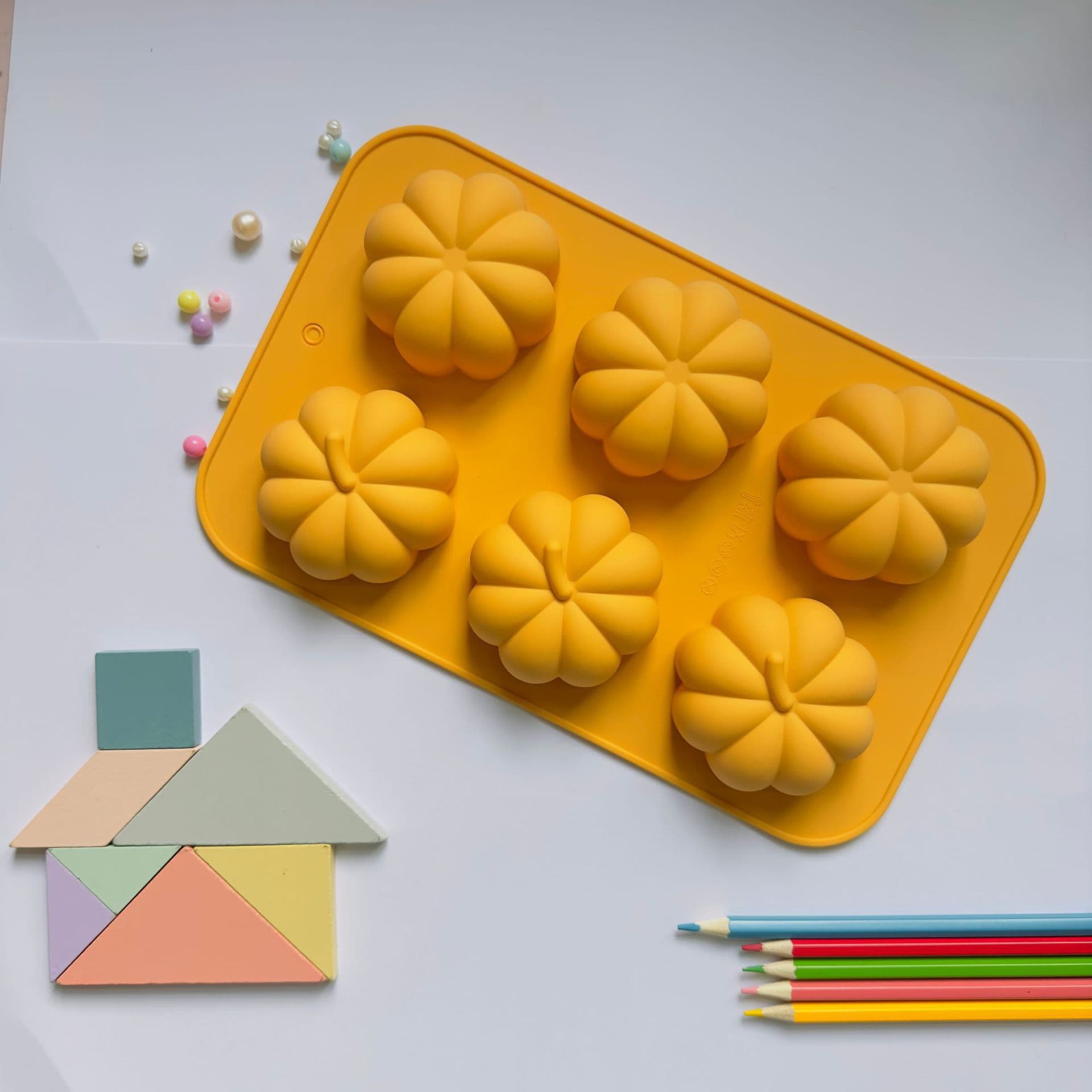 Hot-selling Factory Direct 6-Cavity Halloween Pumpkin Silicone Cake Baking Mold Creative Small Pumpkin Handmade Soap Mold