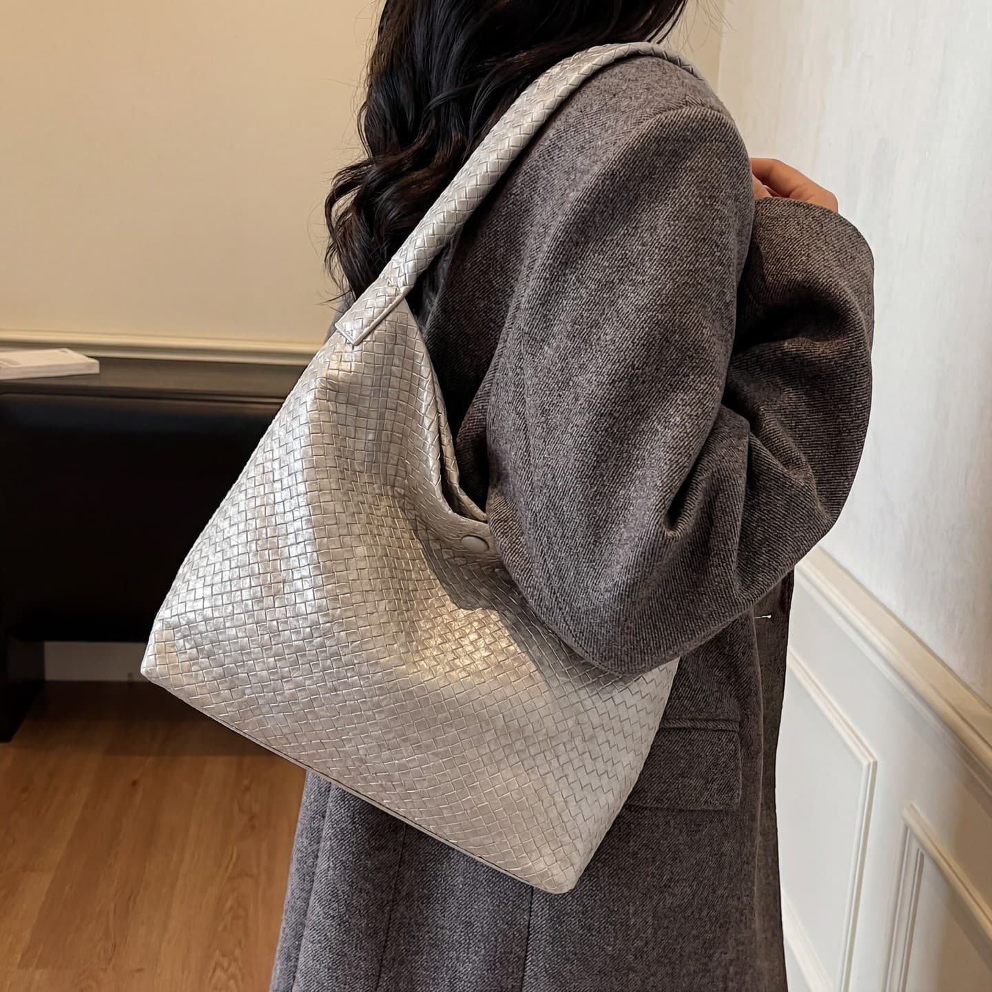 Trending Woven Bag 2026 New Large Capacity Premium Handbag Shoulder Bag Versatile Commuter Tote Bag for Women