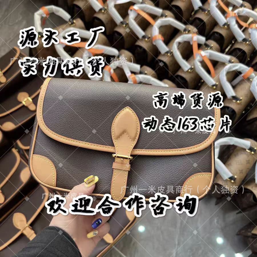 Effortless Mix-and-Match  All-Steel Dynamic Chip Baguette Bag Dian Pm Classic Monogram Underarm Handbag Crossbody Bag