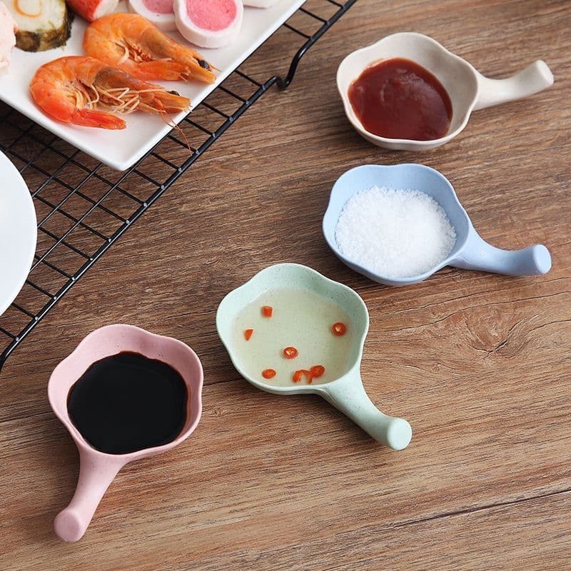 Vinegar and soy sauce condiment dish, kitchen handle, plum blossom condiment dish, Japanese vinegar and soy sauce dish, small plastic bowl, snack plate