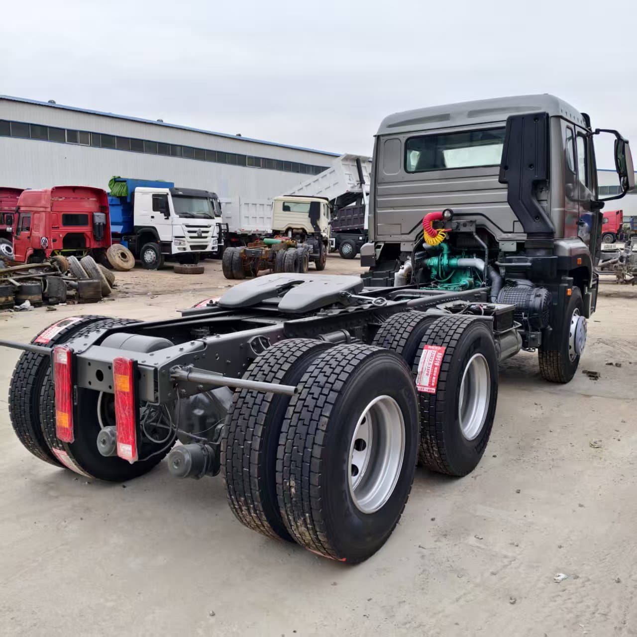 Cross-border export Sinotruk Howo tractor, 371HP heavy truck tractor head, container transport trailer head