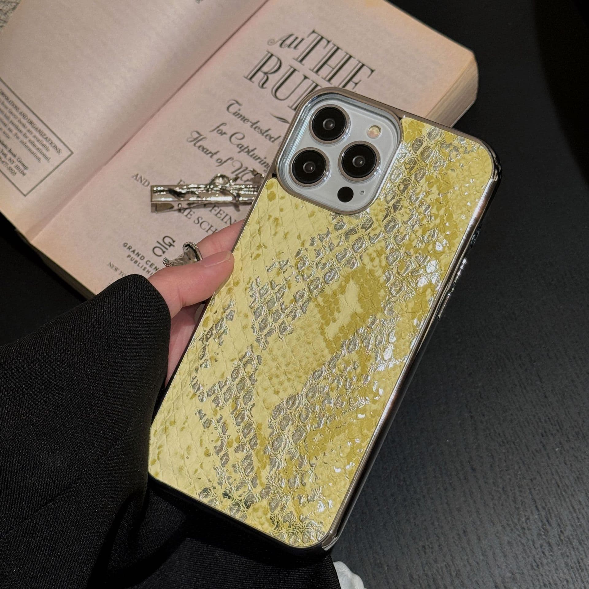 New Snake Pattern iPhone 16 Pro Electroplated Full-Coverage Case Compatible with iPhone 14 Luxury Case