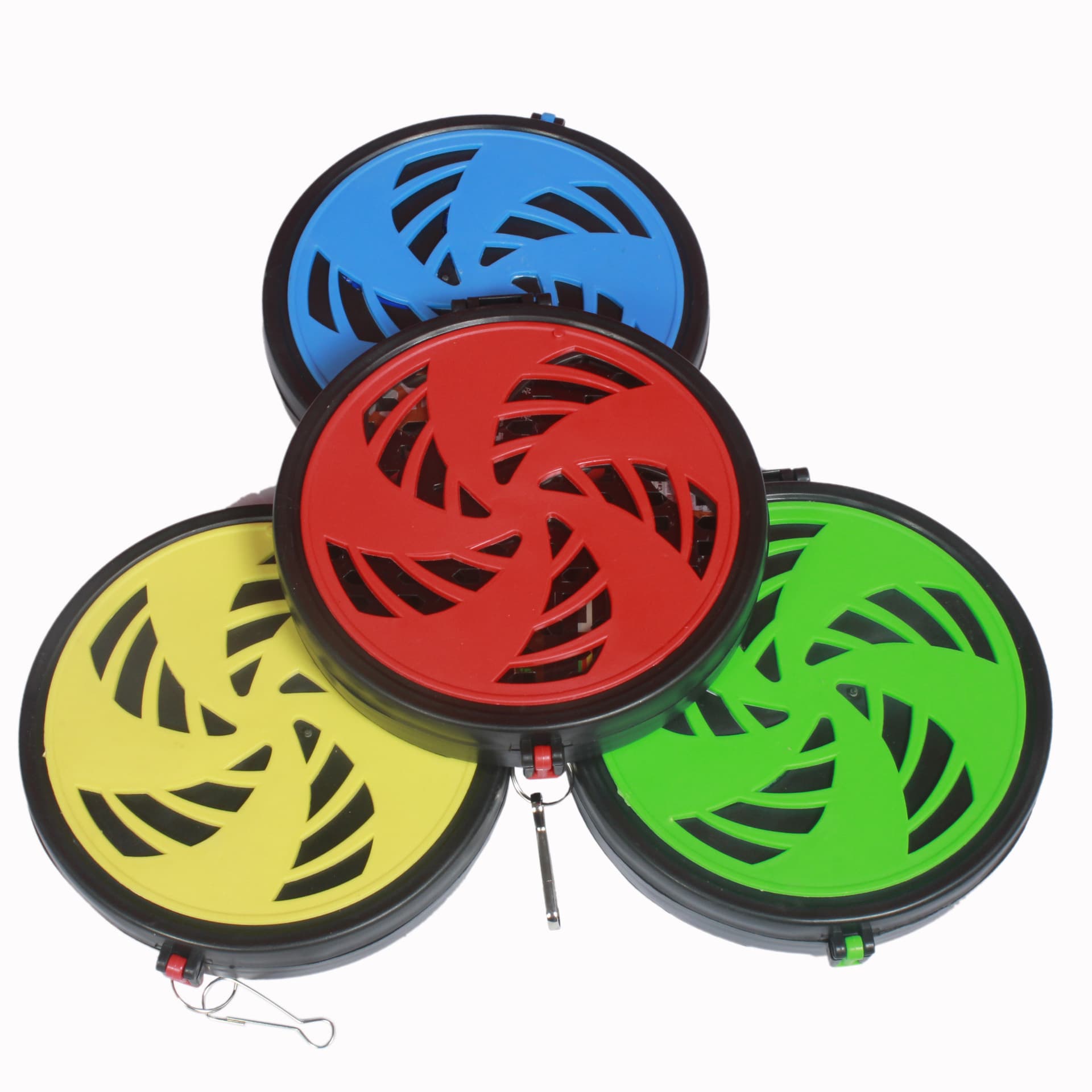 Outdoor portable mosquito coil box, field mosquito repellent tray, summer fishing and rubber tapping hangable outdoor mosquito repellent.