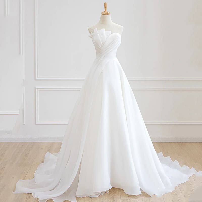 French Light Wedding Dress 2026 New Bride Main Wedding Dress Strapless Slim Fit Petite Train Travel Photo Dress