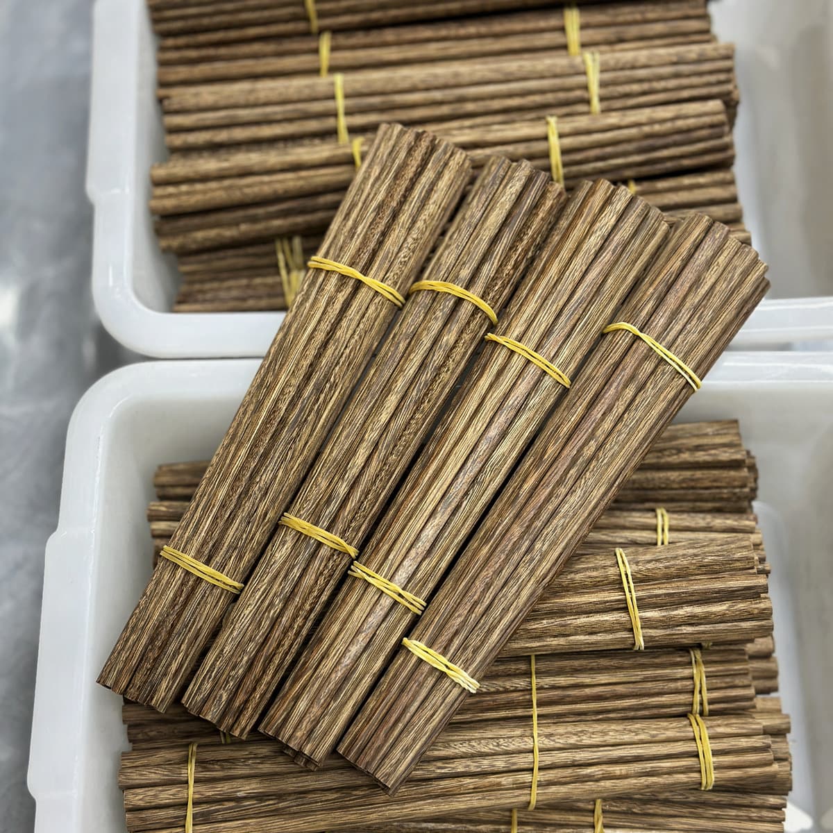 Rosewood Chopsticks with Engraved Logo for Restaurants, Hotels, Hot Pot, Long Chopsticks for Frying, Solid Wood Noodle Chopsticks Wholesale