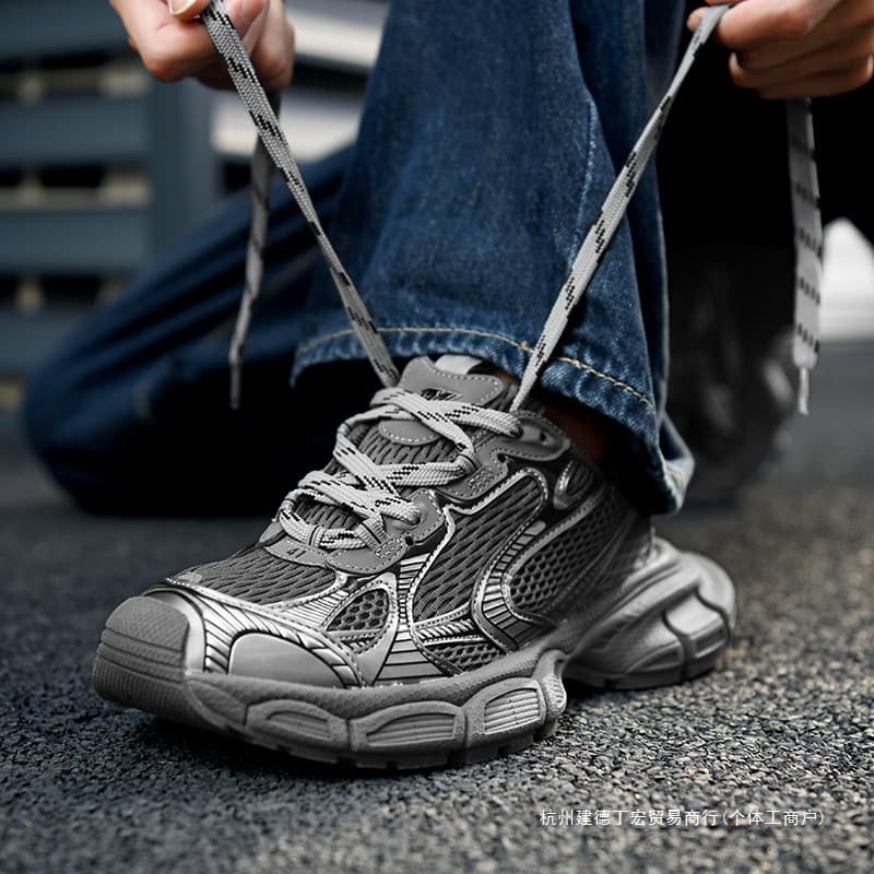 Putian is here, distressed 3XL dad shoes for men and women, thick-soled height-increasing shoes, 2025 retro Paris casual sports shoes