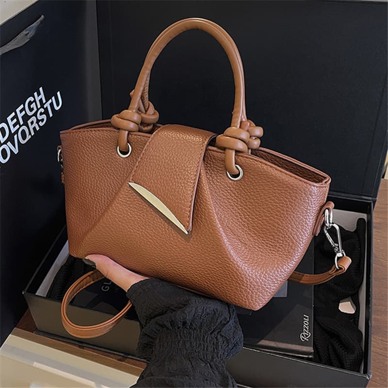 High-End Retro Oil-Wax Leather Small Bag for Women, New Autumn and Winter Versatile Crossbody Bag, Hand-Held Pleated Shoulder Bag for Women