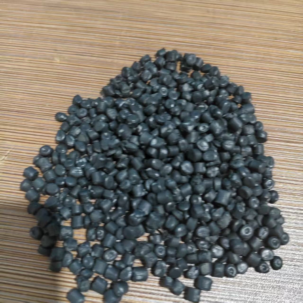 HDPE Low-Pressure Pipe Material, Black Low-Pressure High-Pressure 1:1 Small Hollow Particles, Black PE Low-Pressure Recycled Material