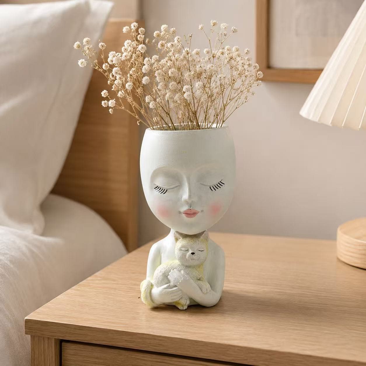 Minimalist White Resin Cat-Holding Girl Storage Ornament, Creative Dual-Purpose Desktop Vase for Makeup Brushes and Combs