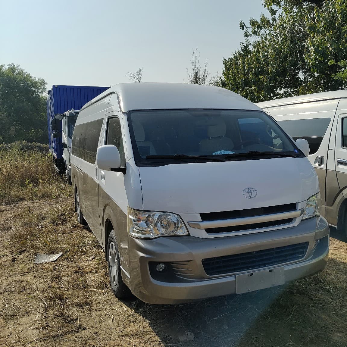 Export Used Hiace 14 Seats Leather Seat Covers Vacuum Tires Wood Flooring Best Choice for Family Travel