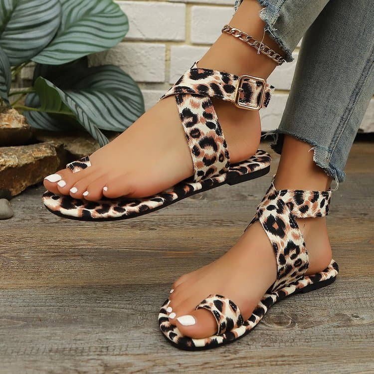 Women's Leopard Print Toe-Loop Flat Buckle Sandals, Summer Style, Fashion Cross-Border Open-Toe Beach Shoes