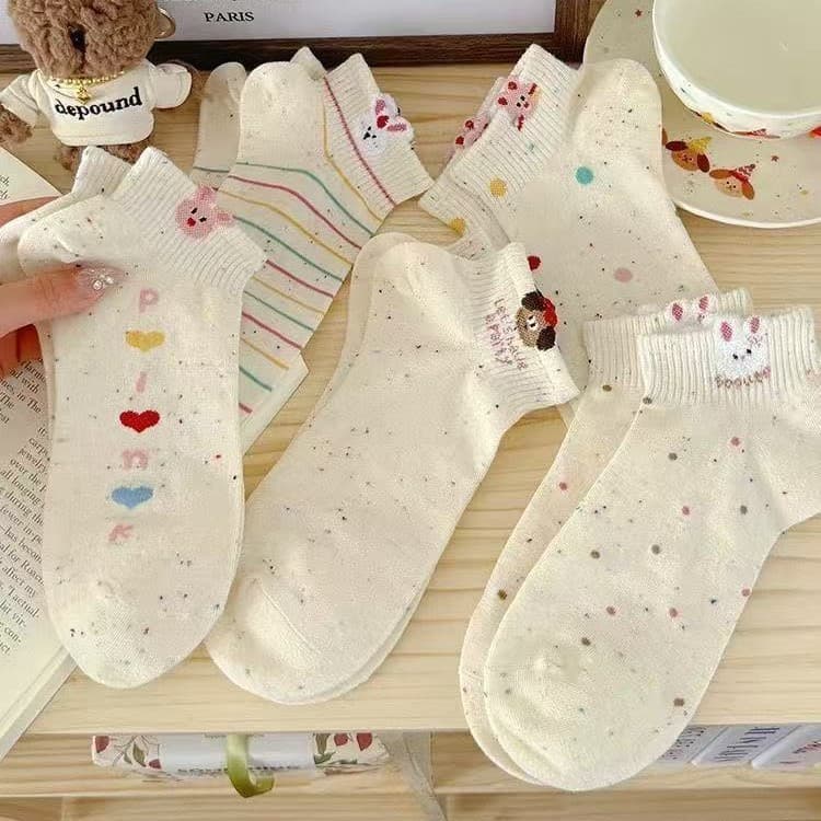Women's socks spring new release Japanese cartoon love heart rabbit dot yarn short tube socks, cute cotton low-cut ankle socks.