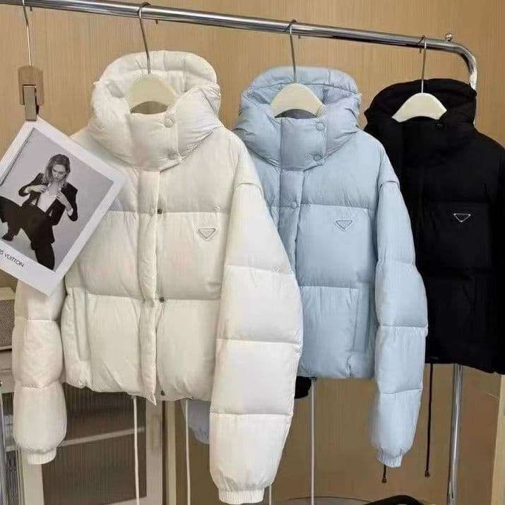 Milky soft blue detachable sleeves cotton padded women's winter 2025 new casual design sense short vest puffer jacket.