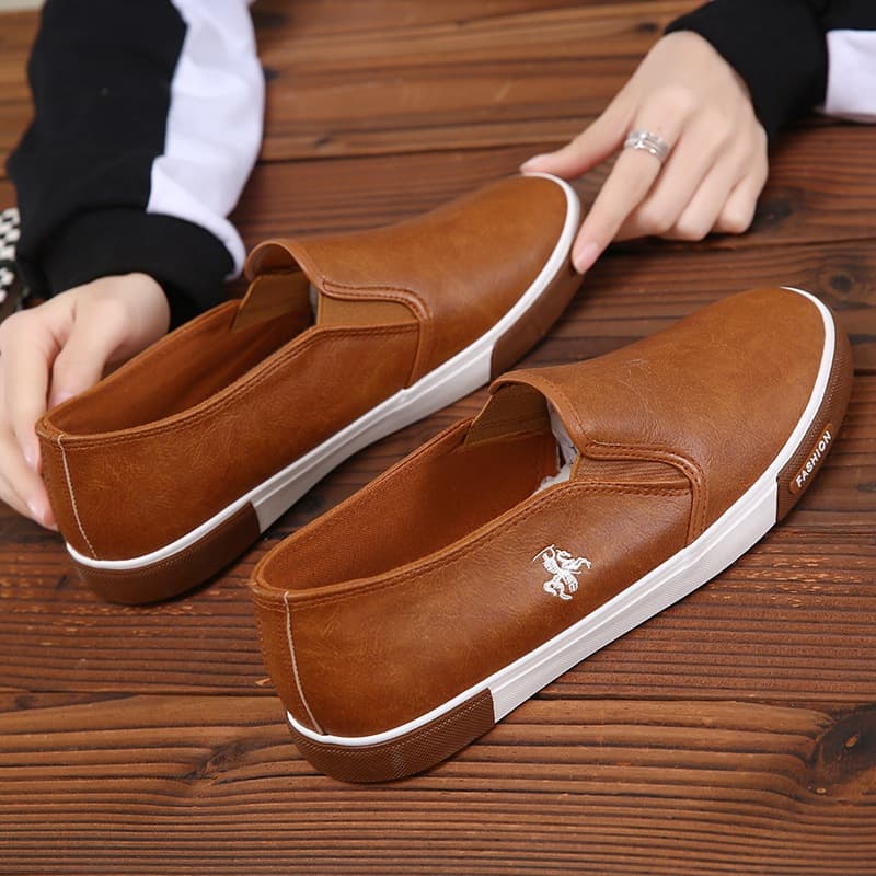 Men's Spring Slip-On White Casual Work Shoes Flat Rubber Skateboard Shoes Suitable for Various Occasions