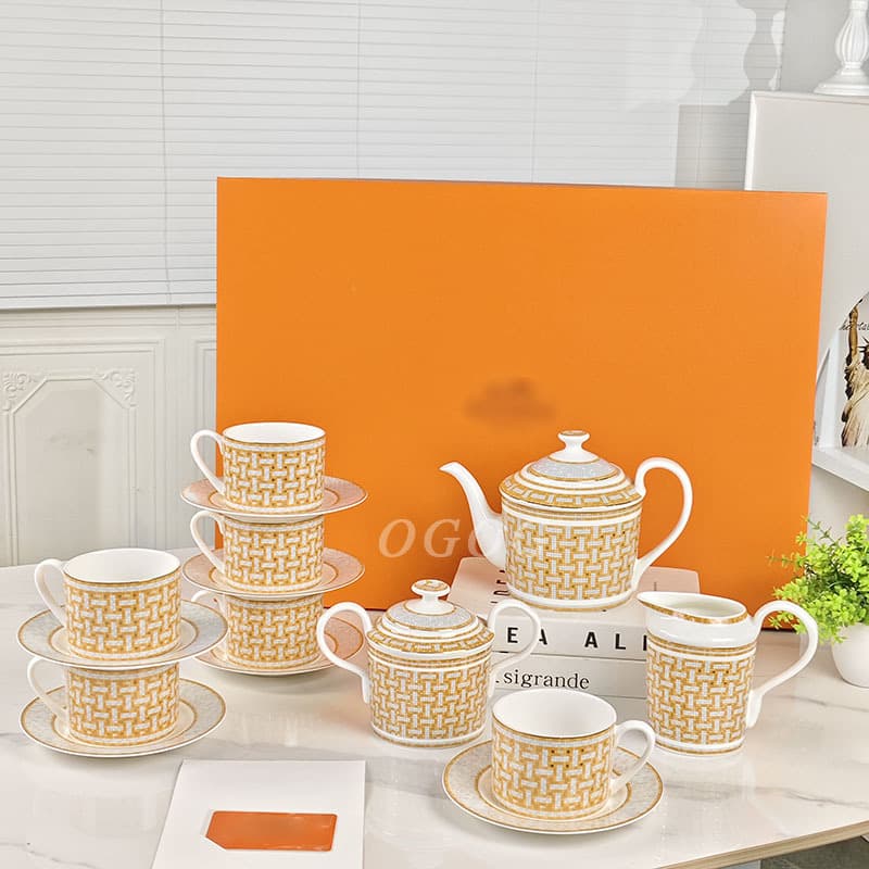 Ouge H's Golden Horse-Drawn Carriage Tea Set, English Afternoon Tea Coffee Set, Bone China Tea Set, Complete Set