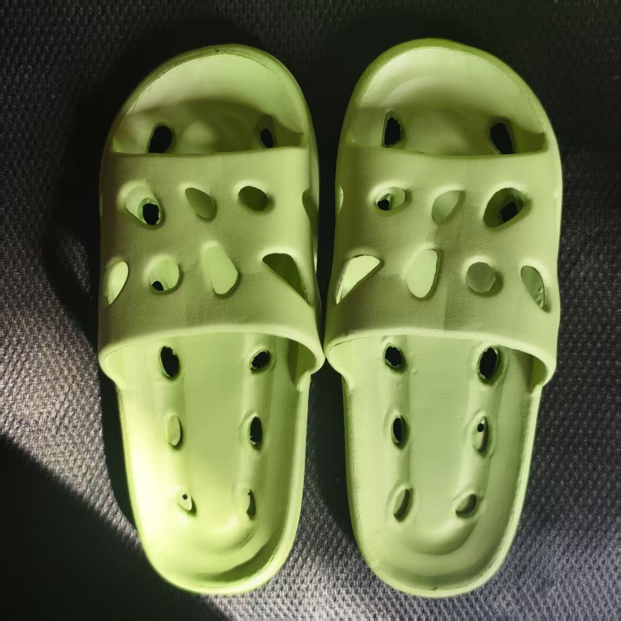 Summer slippers non-slip thick bottom home wear-resistant EVA slippers for men and women wholesale bathroom hollow slippers for couples