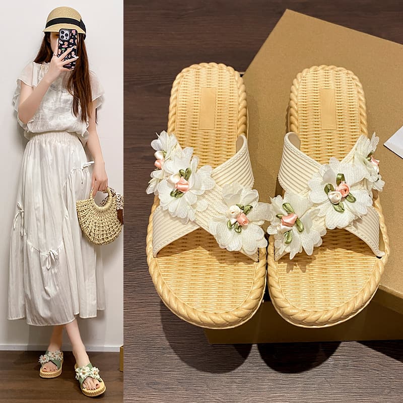 Resort-Style Thick-Soled Floral Flip-Flops for Women, Summer Outdoor Wear, Flat-Soled Travel and Shopping Sandals, Matching with Skirts, Beach Sandals