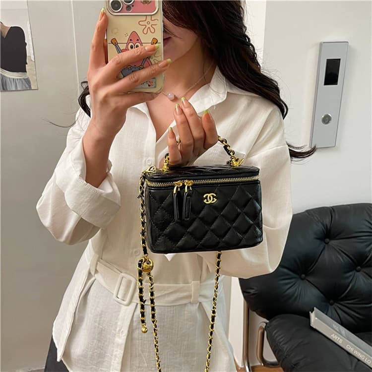 Chanel-style diamond quilted chain handle box bag 2025 new versatile single-shoulder women's bag high-end crossbody bag