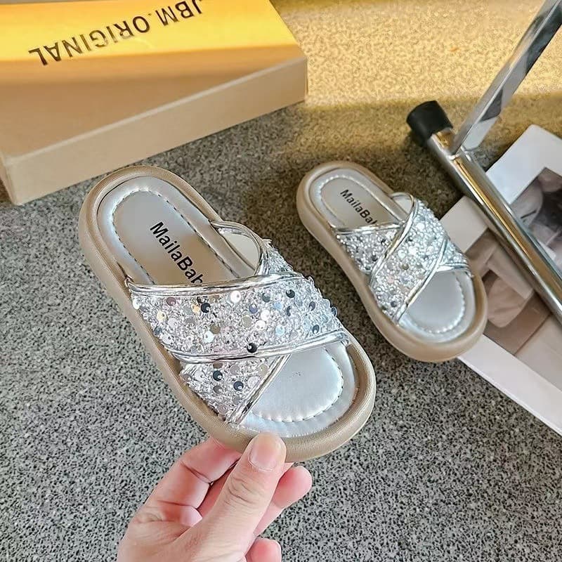 Girls' Fashionable Outdoor Slippers Latest Summer New Style Glitter Soft Sole Cross Strap Non-Slip Trendy Princess Beach Shoes