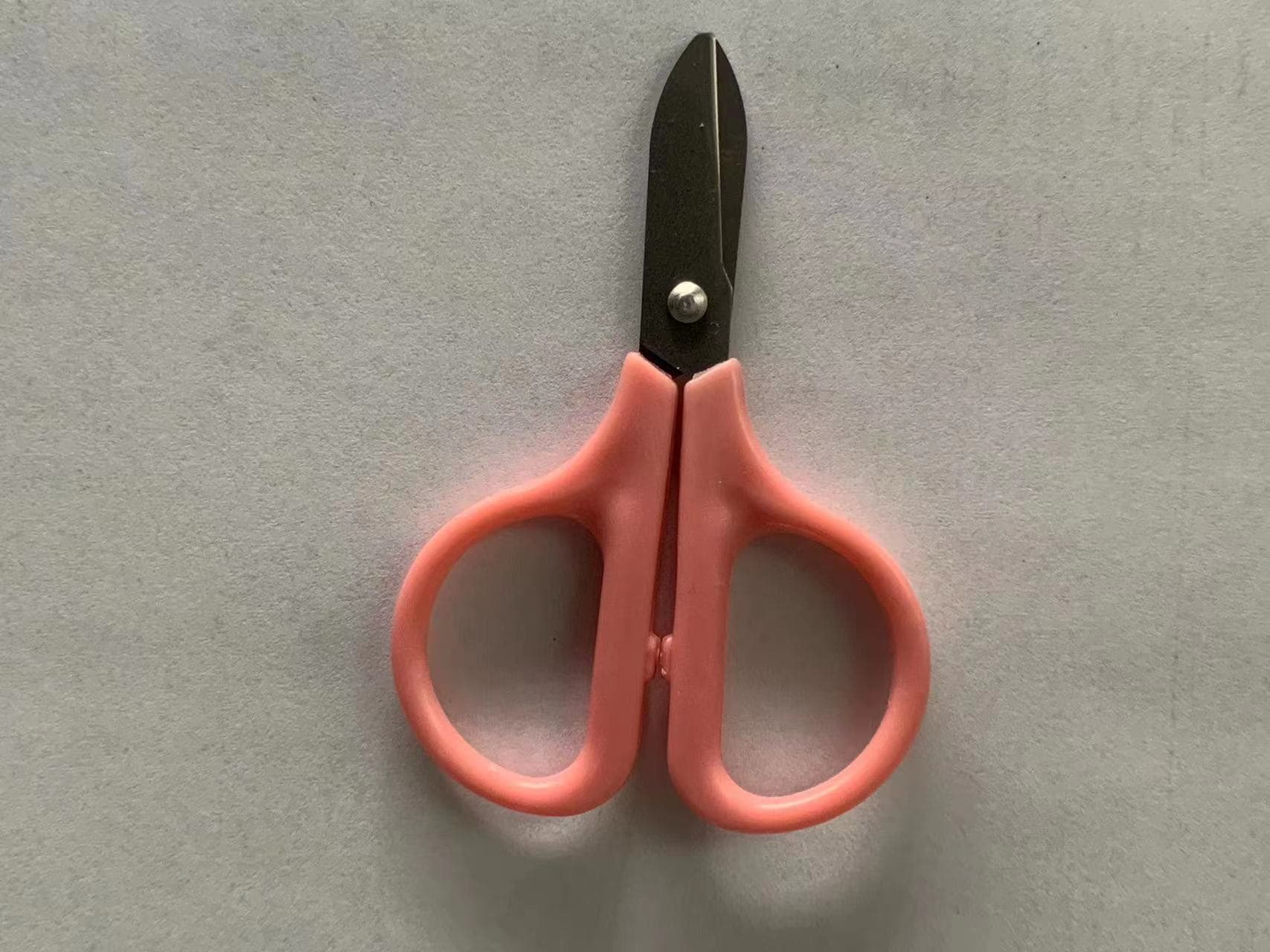 Manufacturer supplies accessories: small scissors, needles and thread scissors, children's safe craft scissors, trendy stainless steel small scissors.