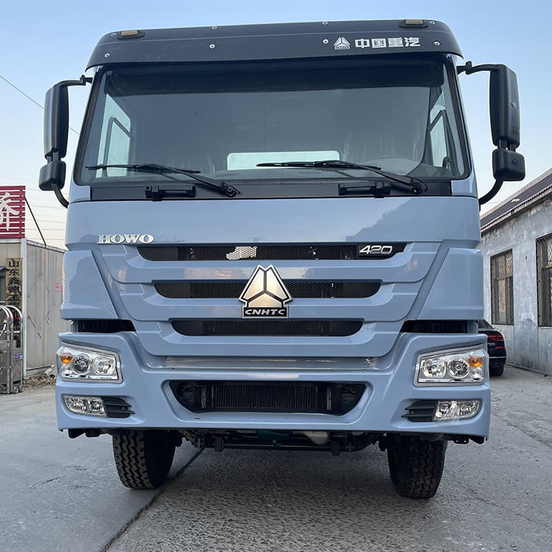 Used Howo tractor units for long-term sale, 10-wheel cargo truck cabs, 380 horsepower heavy-duty trucks.