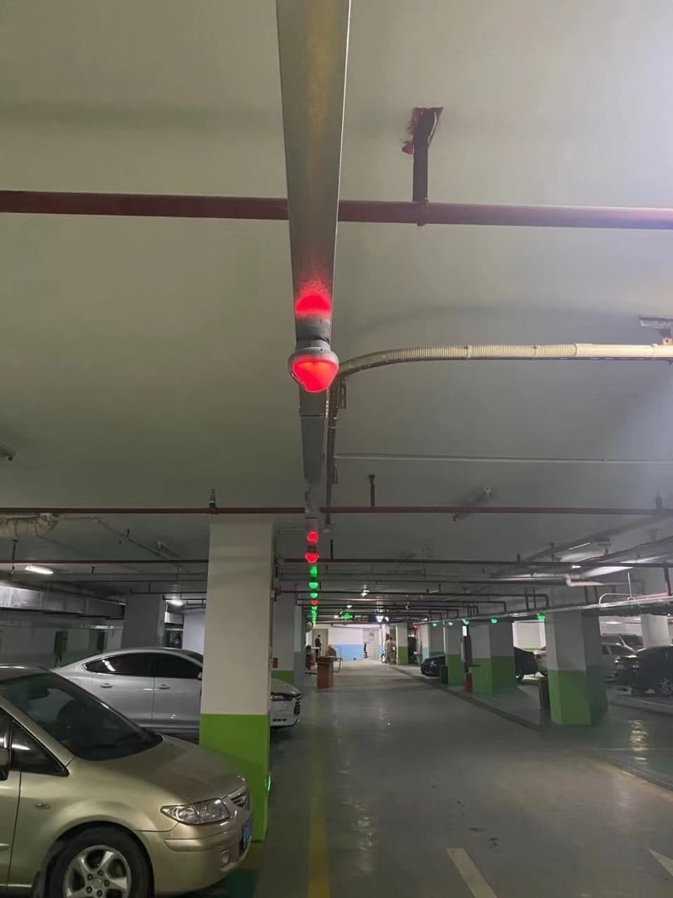 Smart parking lot front-mounted integrated ultrasonic parking space induction light, vacant space indicator, radar detector