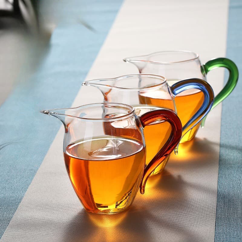Heat-Resistant High Borosilicate Glass Exquisite Penguin Tea Divider, Thickened High-Temperature Resistant Colored Handle Kung Fu Tea Sea Fairness Cup